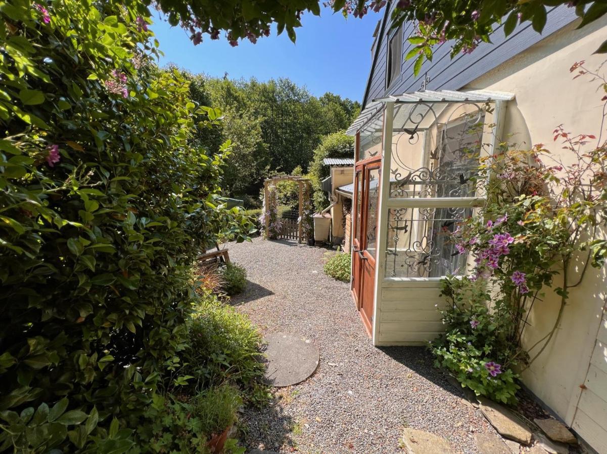 Les Trois Fenetres Bed & Breakfast Beauficel Exterior photo