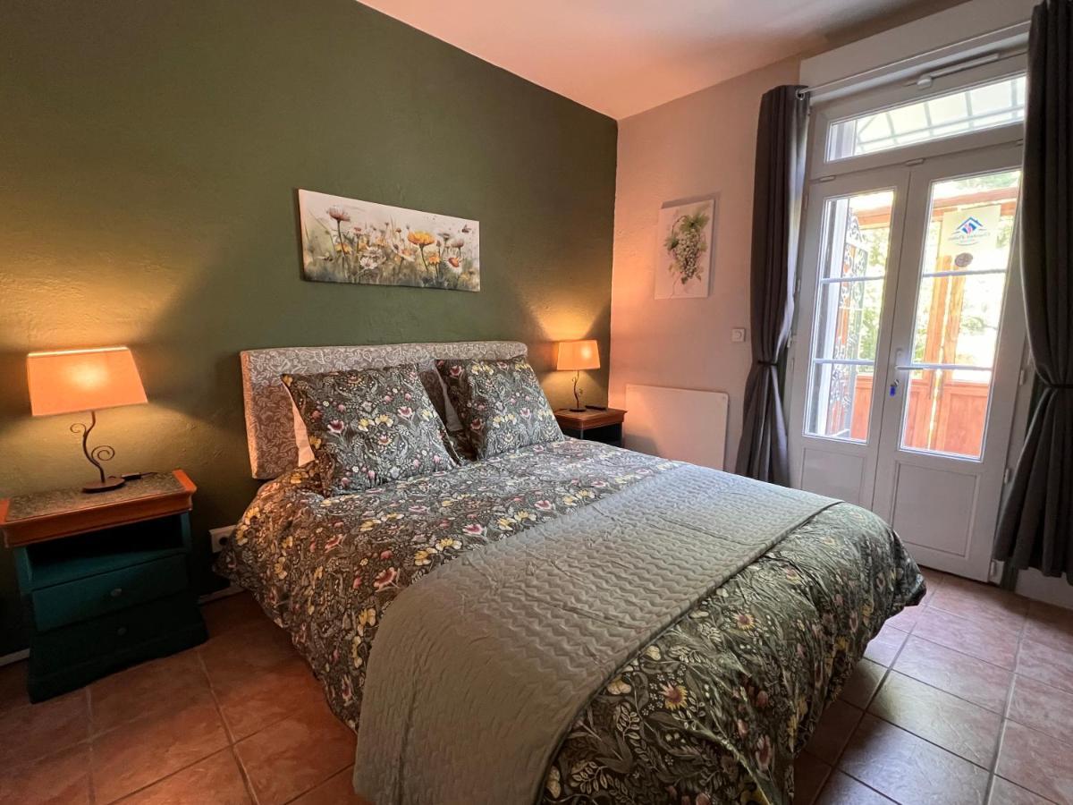 Les Trois Fenetres Bed & Breakfast Beauficel Exterior photo