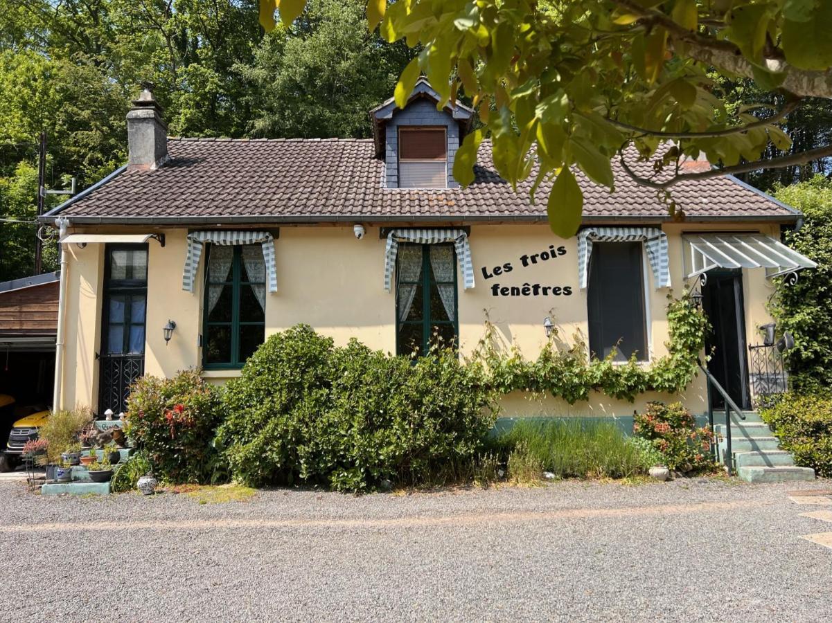 Les Trois Fenetres Bed & Breakfast Beauficel Exterior photo
