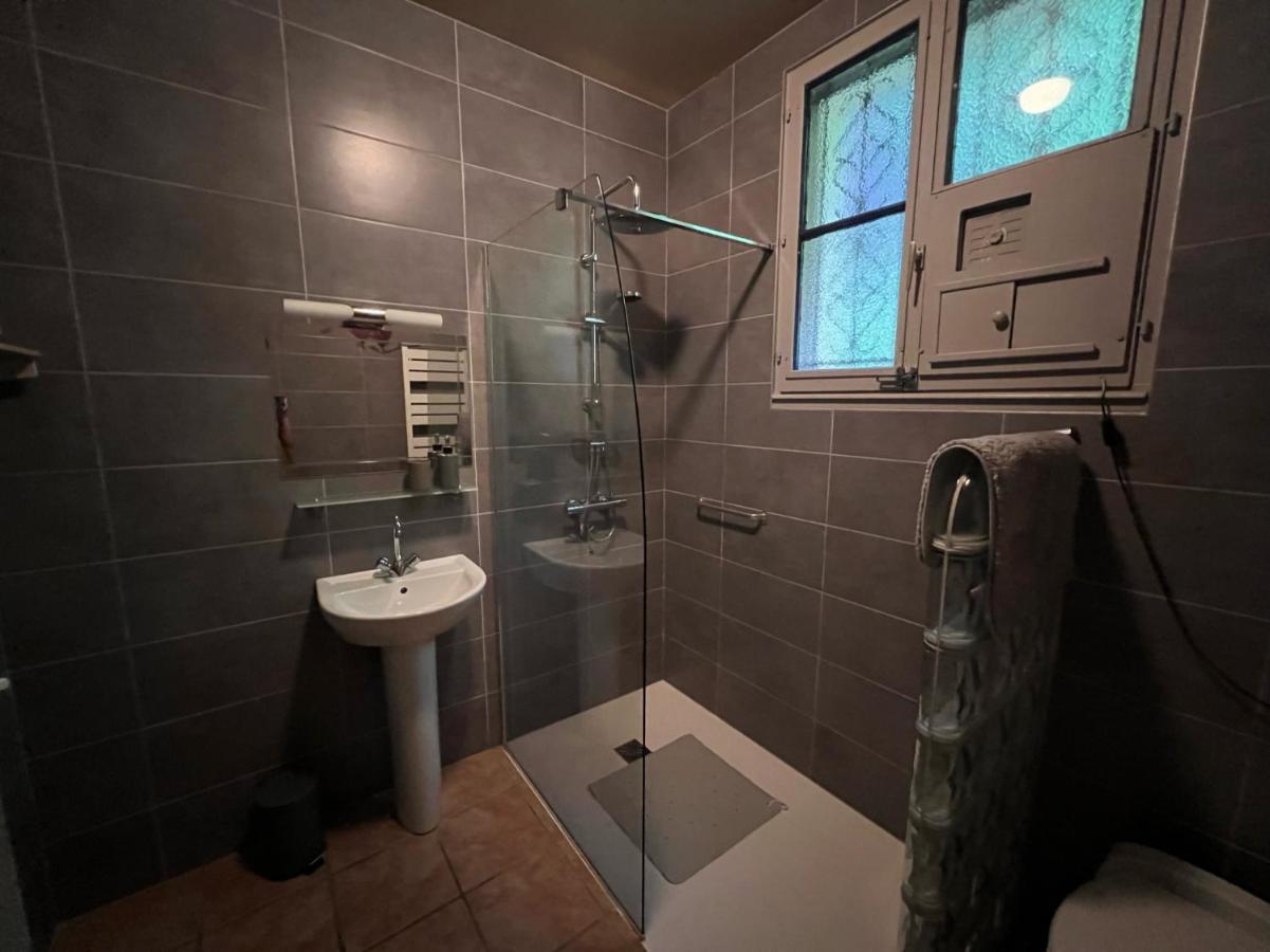 Les Trois Fenetres Bed & Breakfast Beauficel Exterior photo